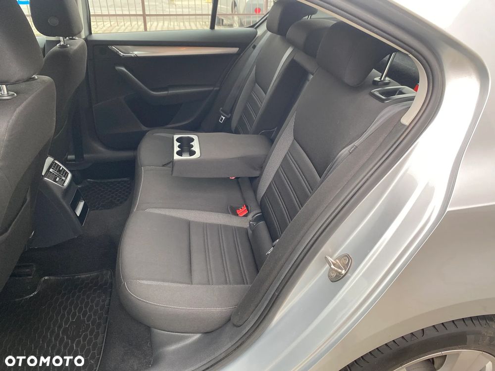Skoda Octavia 1.4 TSI Ambition - 9