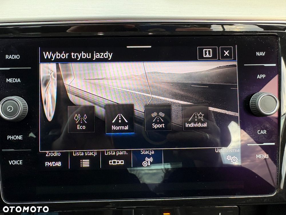 Volkswagen Passat 2.0 TSI Elegance DSG - 20