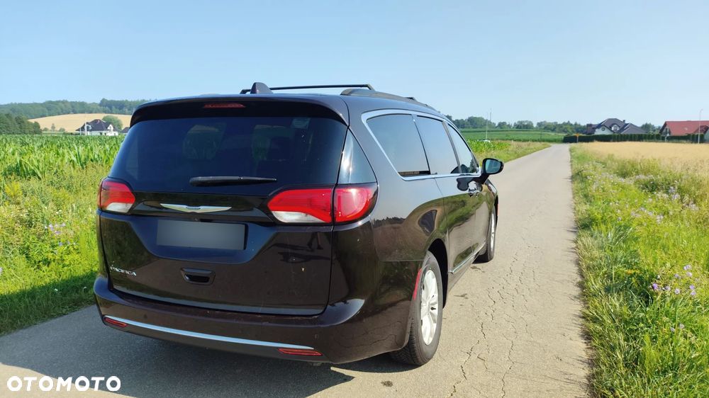 Chrysler Pacifica - 4