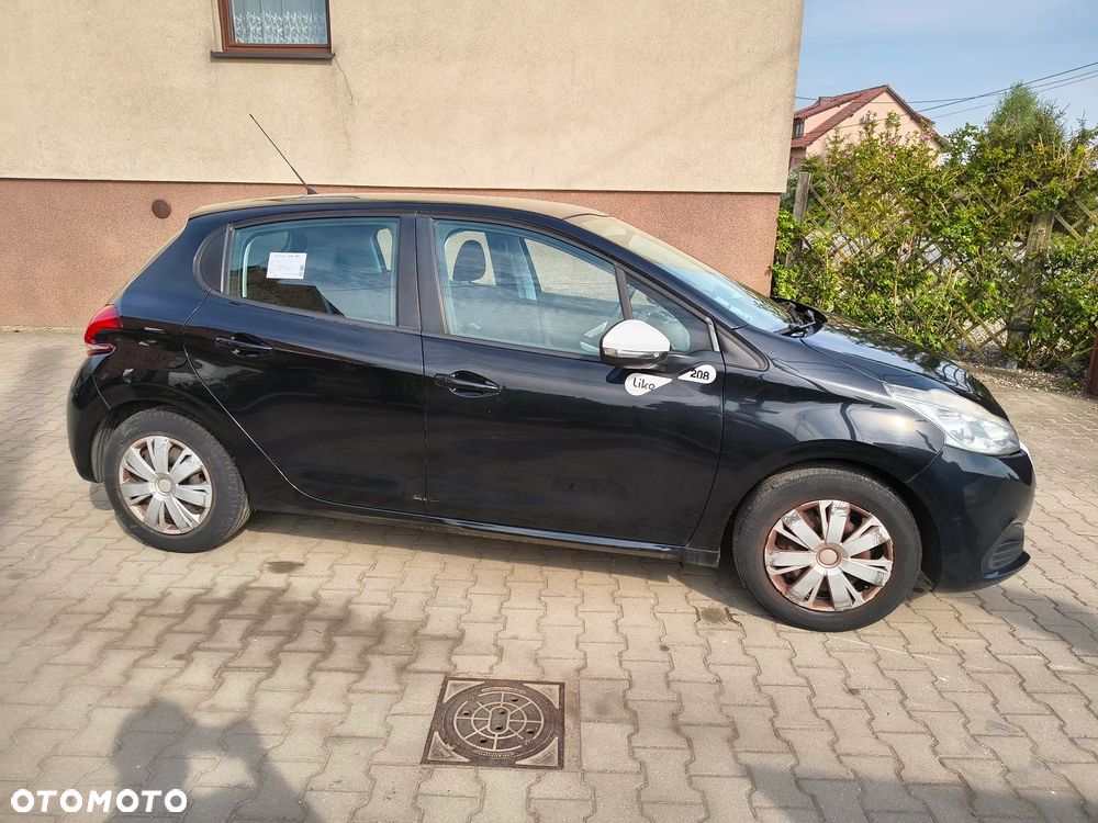 Peugeot 208 - 8