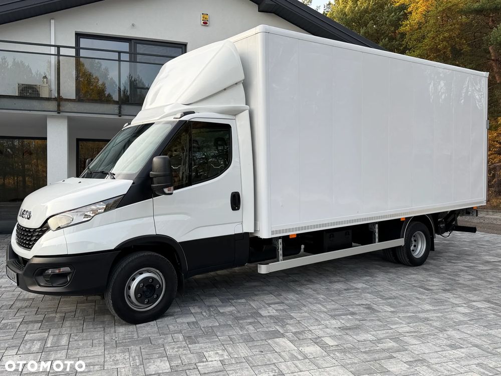 Iveco 72C18 Kontener + Winda BAR 1T / Kontener 5.35m x 2.24m x 2.3m / Bogate wyposażenie / UDT do 05.2028 / Salon PL / Zadbany od 1wł / Rozstaw osi 4.75m / FV23% - 5