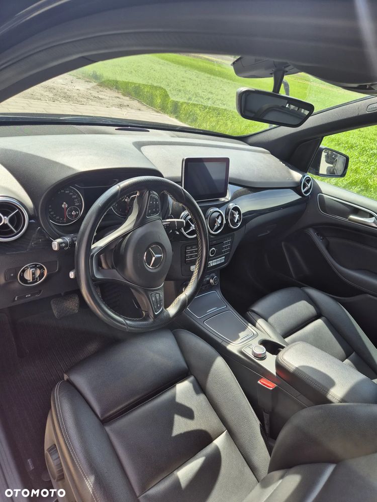 Mercedes-Benz Klasa B 200 7G-DCT UrbanStyle Edition - 25