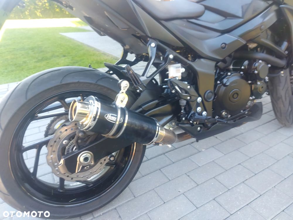 Suzuki GSX - 6