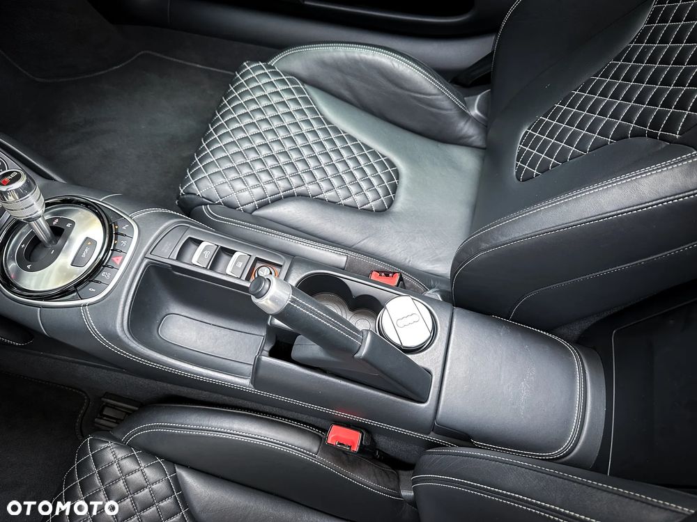 Audi R8 Spyder - 24