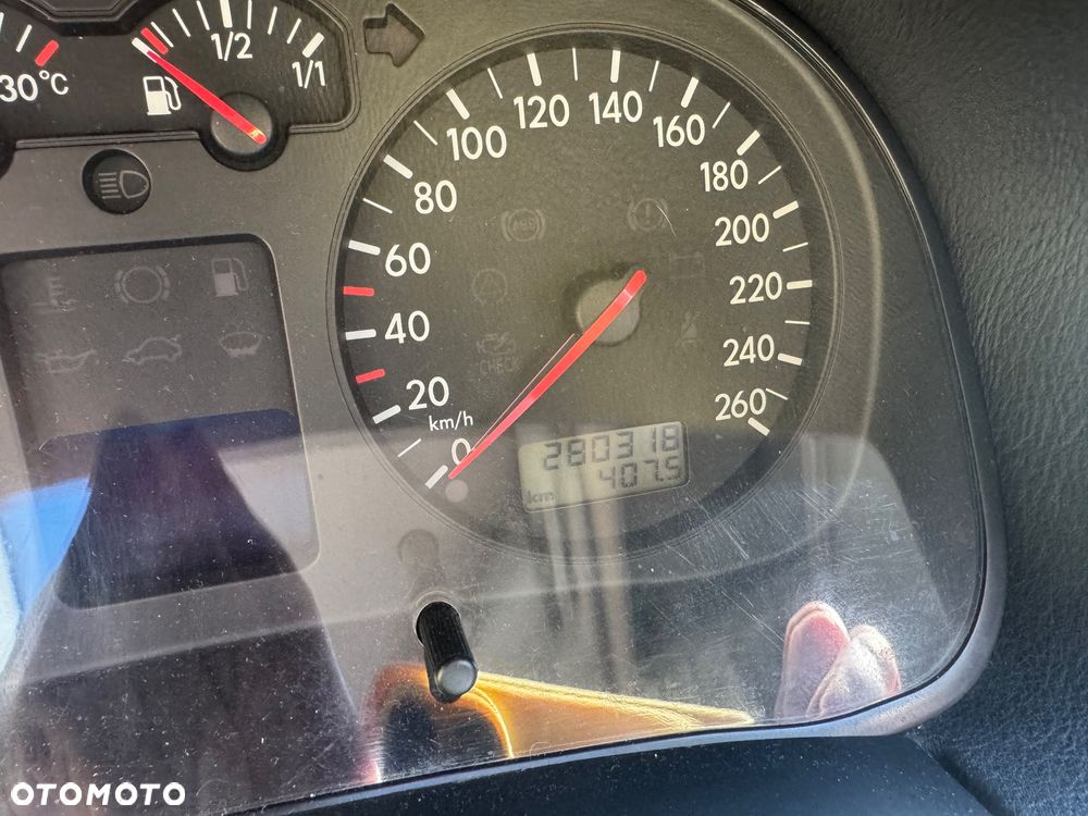 Volkswagen Golf 1.6 - 6