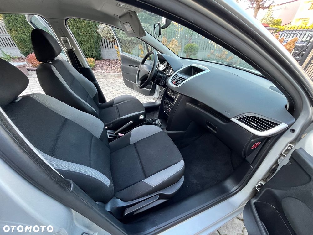 Peugeot 207 - 22