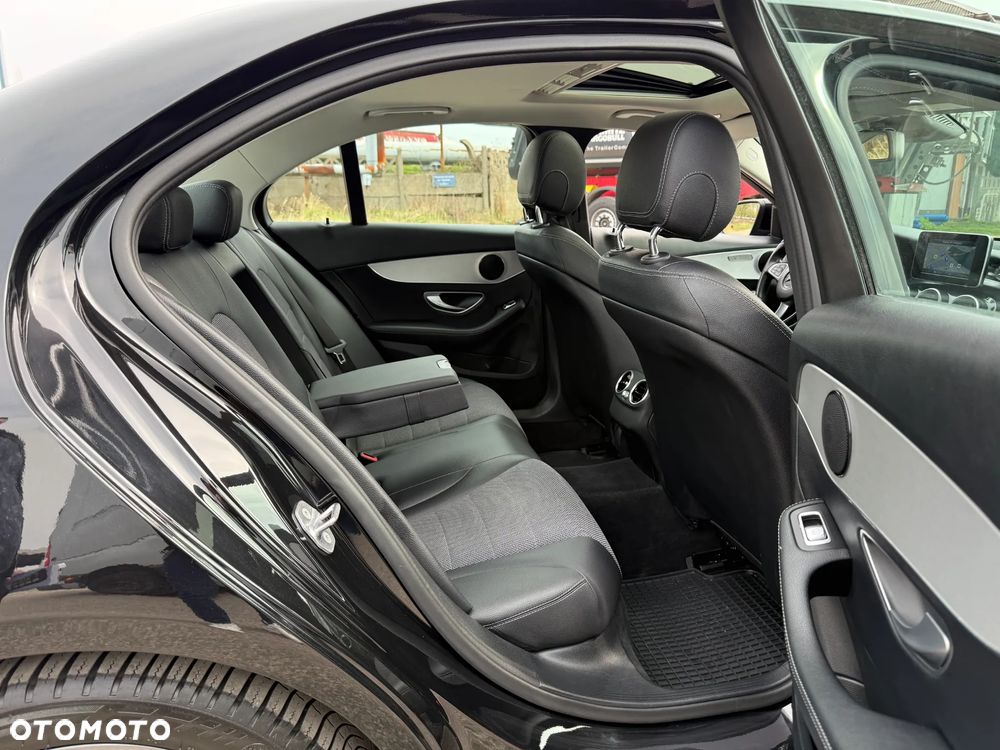 Mercedes-Benz Klasa C 180 7G-TRONIC Exclusive - 27