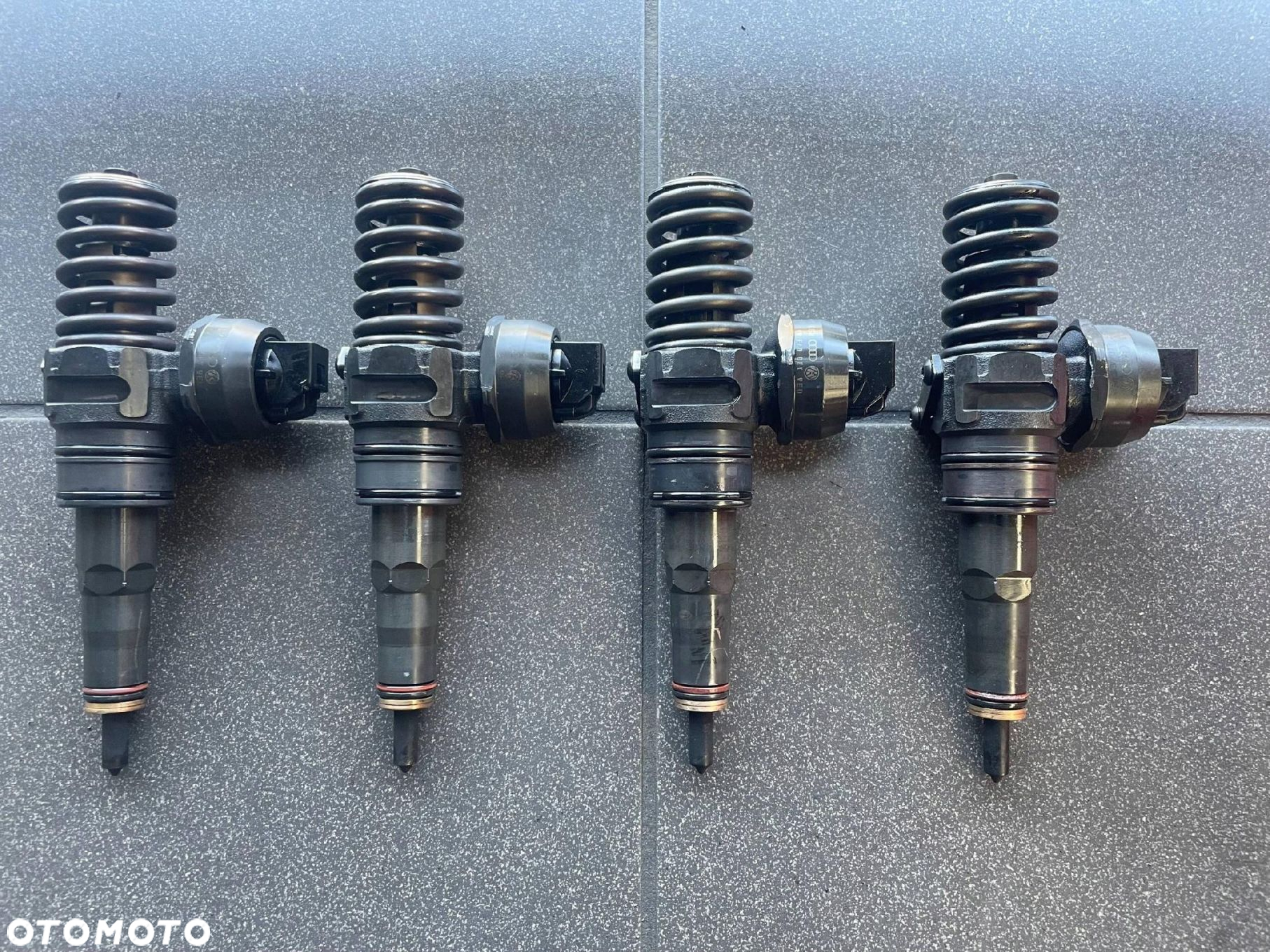 POMPOWTRYSKIWACZ 1.9 TDI VW AUDI SKODA 038130073AG - 2