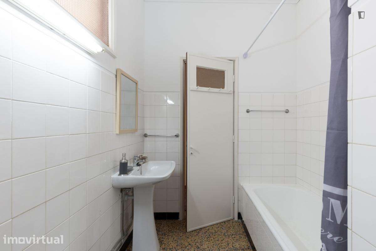 Quarto - localizado em São Mamede de Infesta Porto - Grande imagem: 3/14