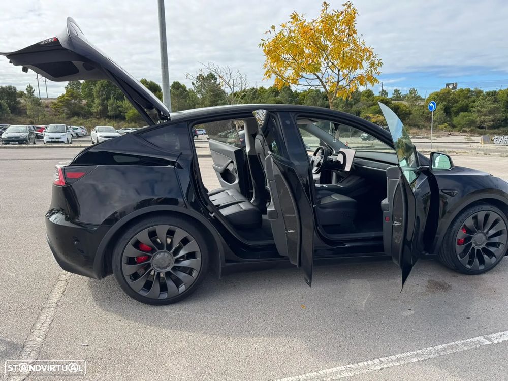 Tesla Model Y Performance Dual Motor AWD - 9