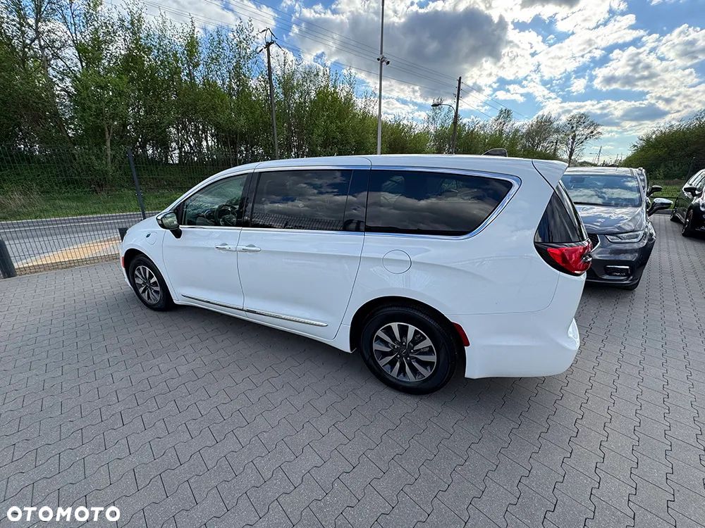 Chrysler Pacifica - 6