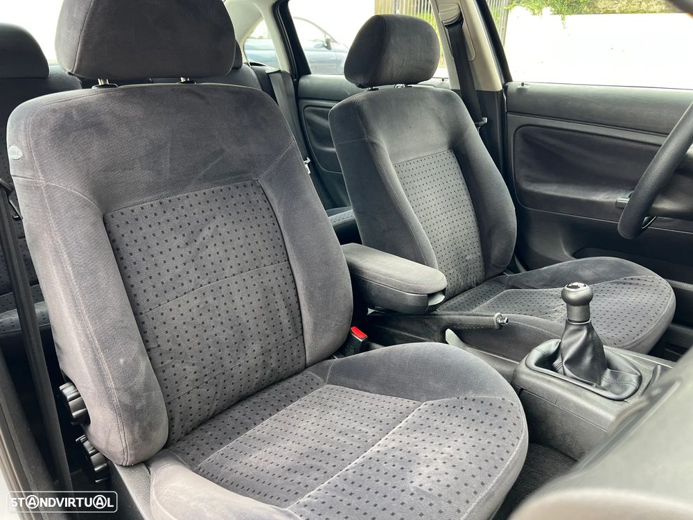 VW Passat 1.9 TDi Confortline - 20