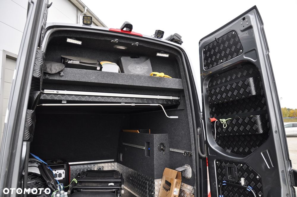 Mercedes-Benz Sprinter 319 Kamper - 32