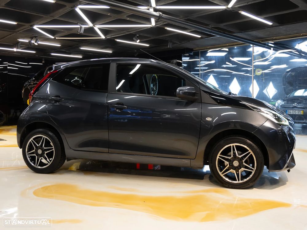 Toyota Aygo x-play connect - 11