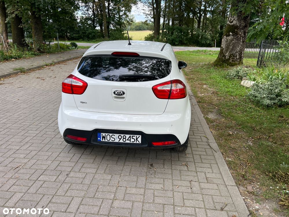 Kia Rio 1.2 L - 6