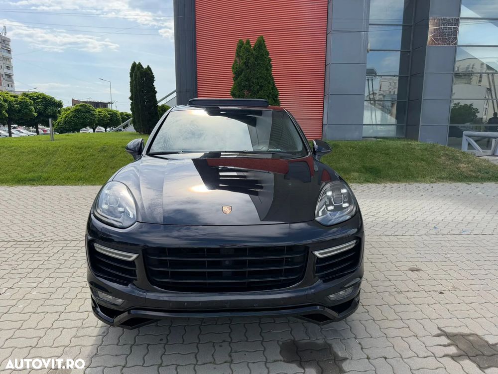 Porsche Cayenne 4.8 L Turbo - 1