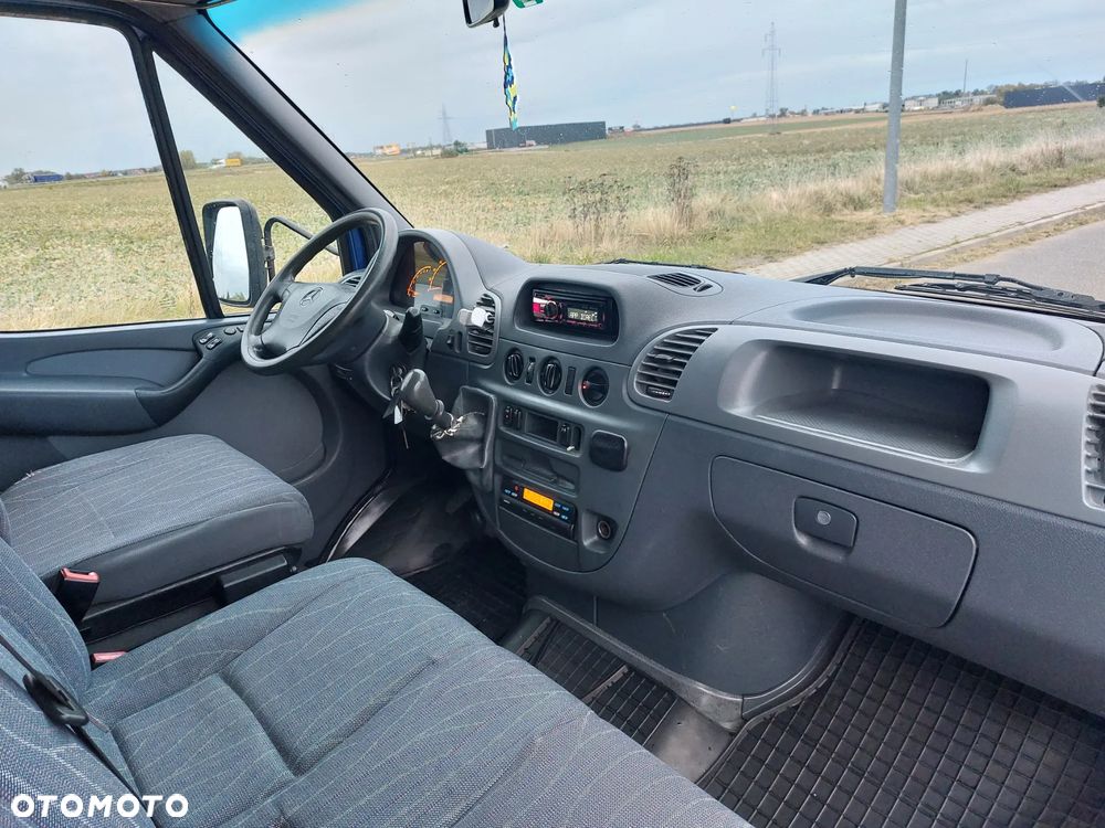 Mercedes-Benz Sprinter - 21