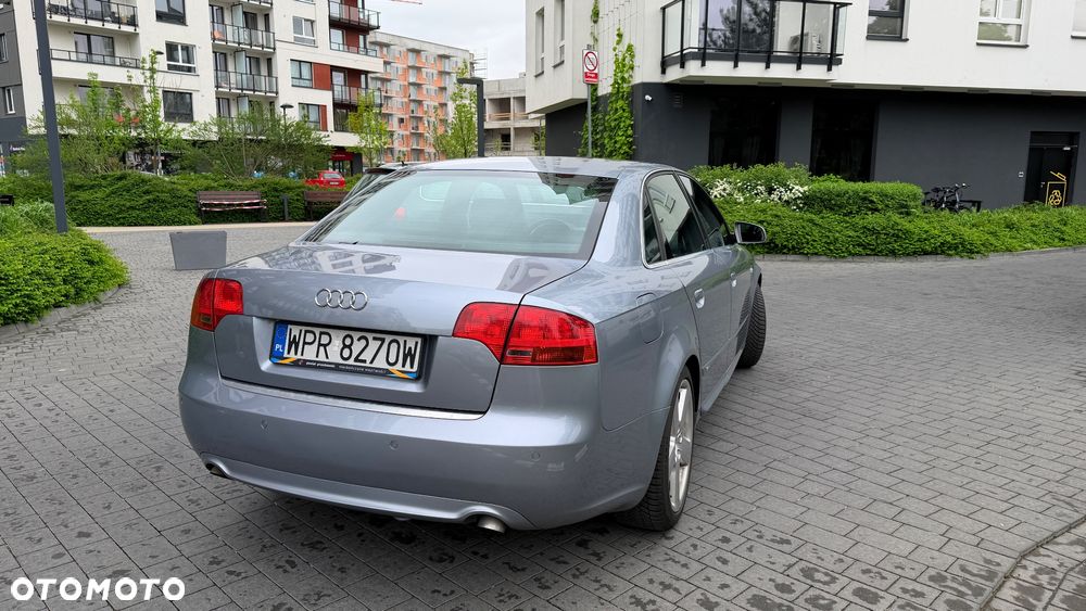Audi A4 Limousine - 8