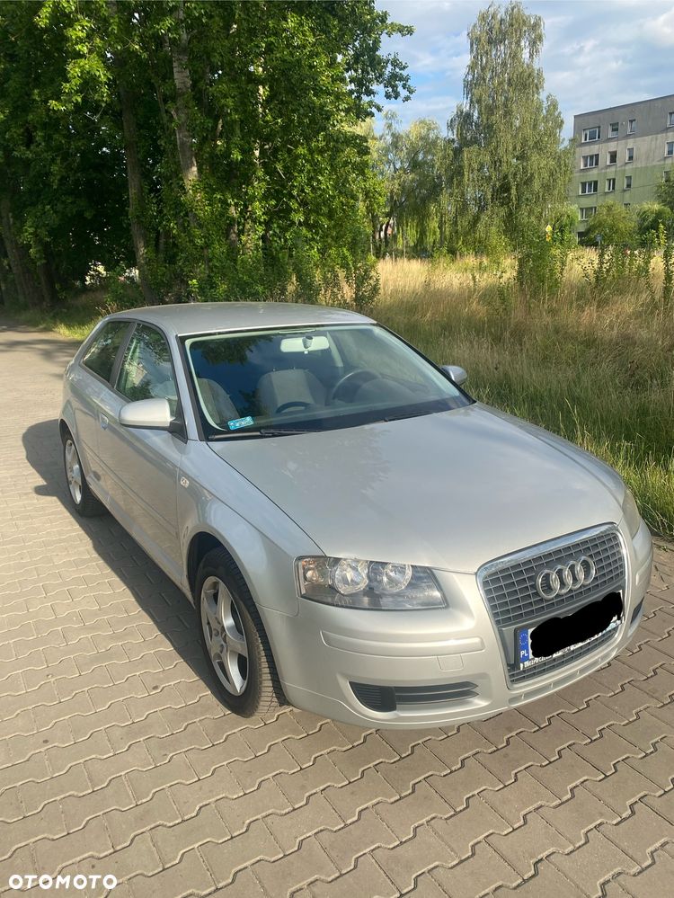 Audi A3 3-drzwiowe 1.6 Attraction - 1