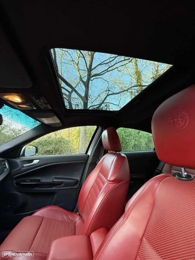 Alfa Romeo Giulietta ver-1750-tbi-quadrifoglio-verde - 27