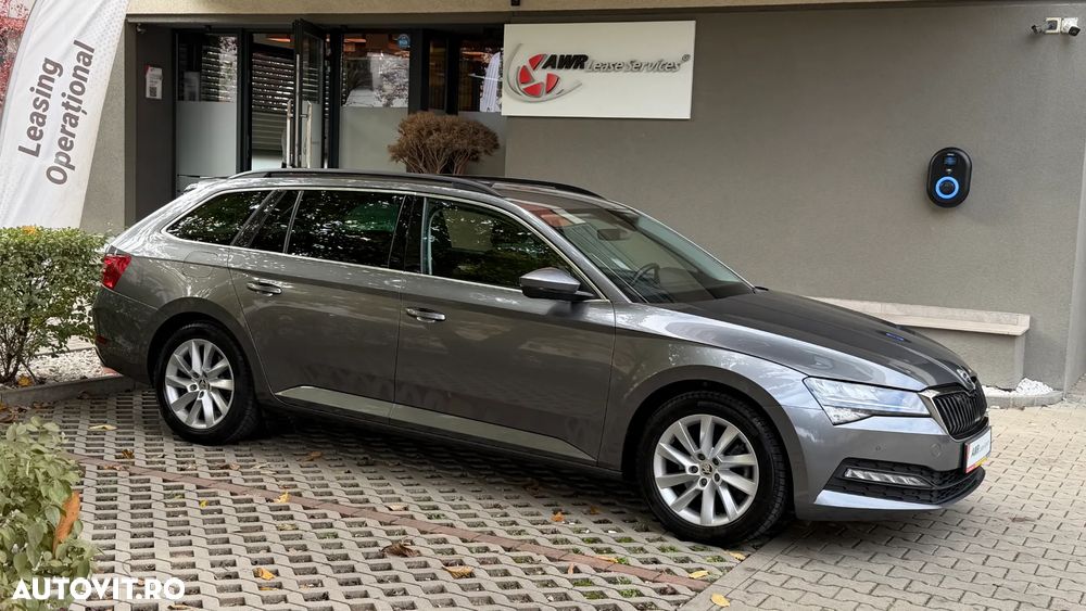 Skoda Superb Combi 2.0 TDI DSG Ambition - 2