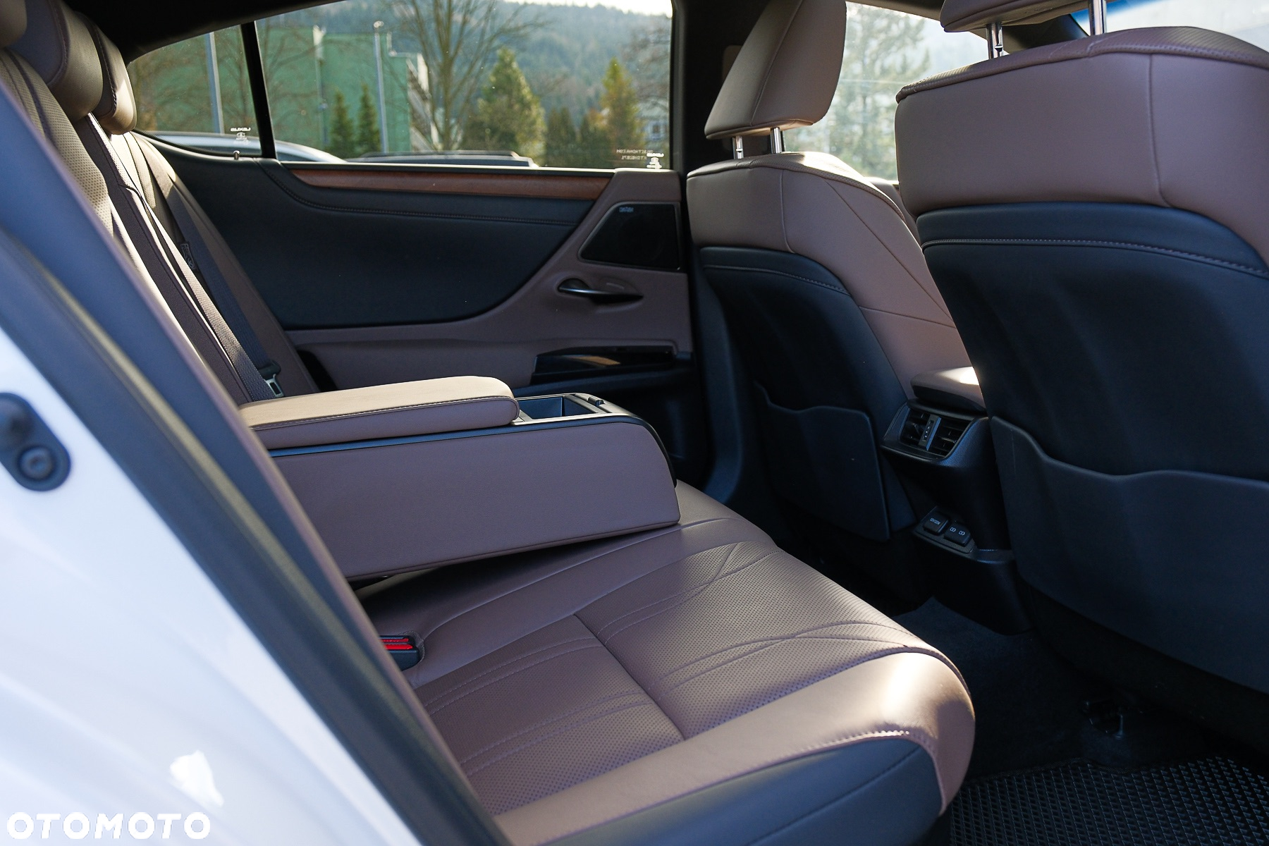 Lexus ES 300h Prestige - 28