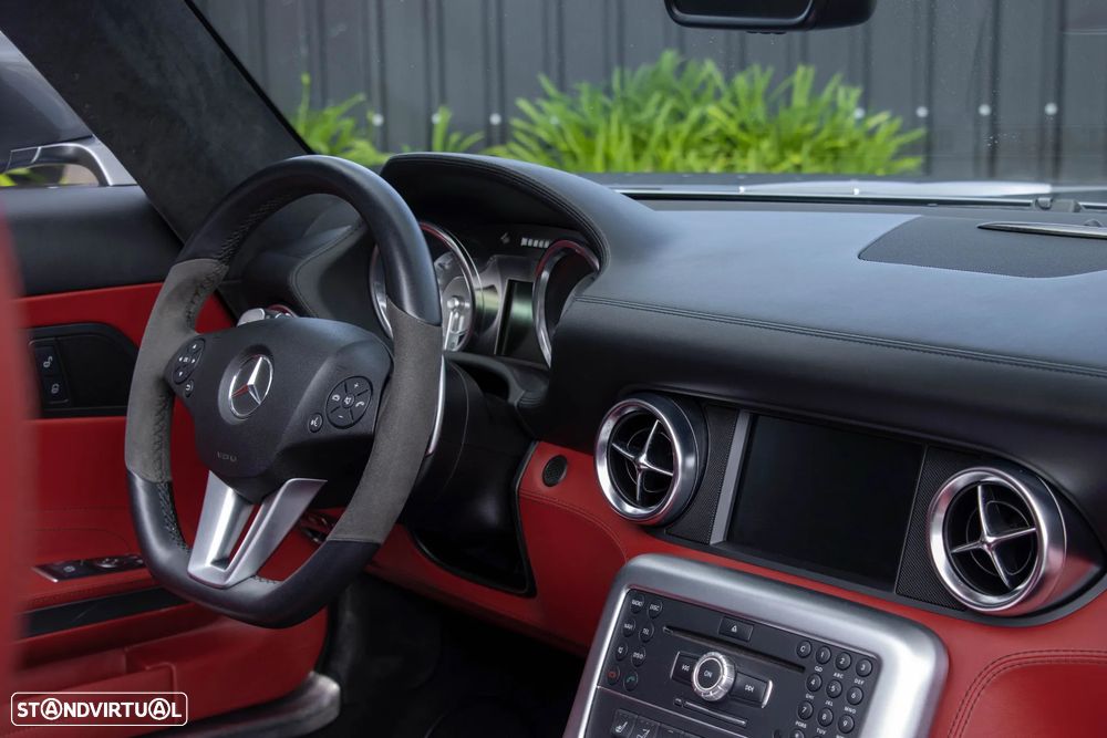 Mercedes-Benz SLS 63 AMG Roadster - 44