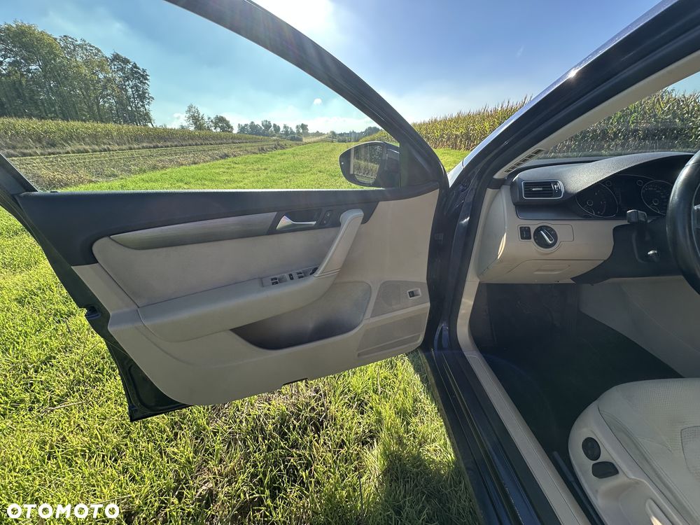 Volkswagen Passat - 15