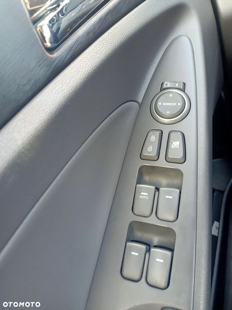 Hyundai Sonata - 12