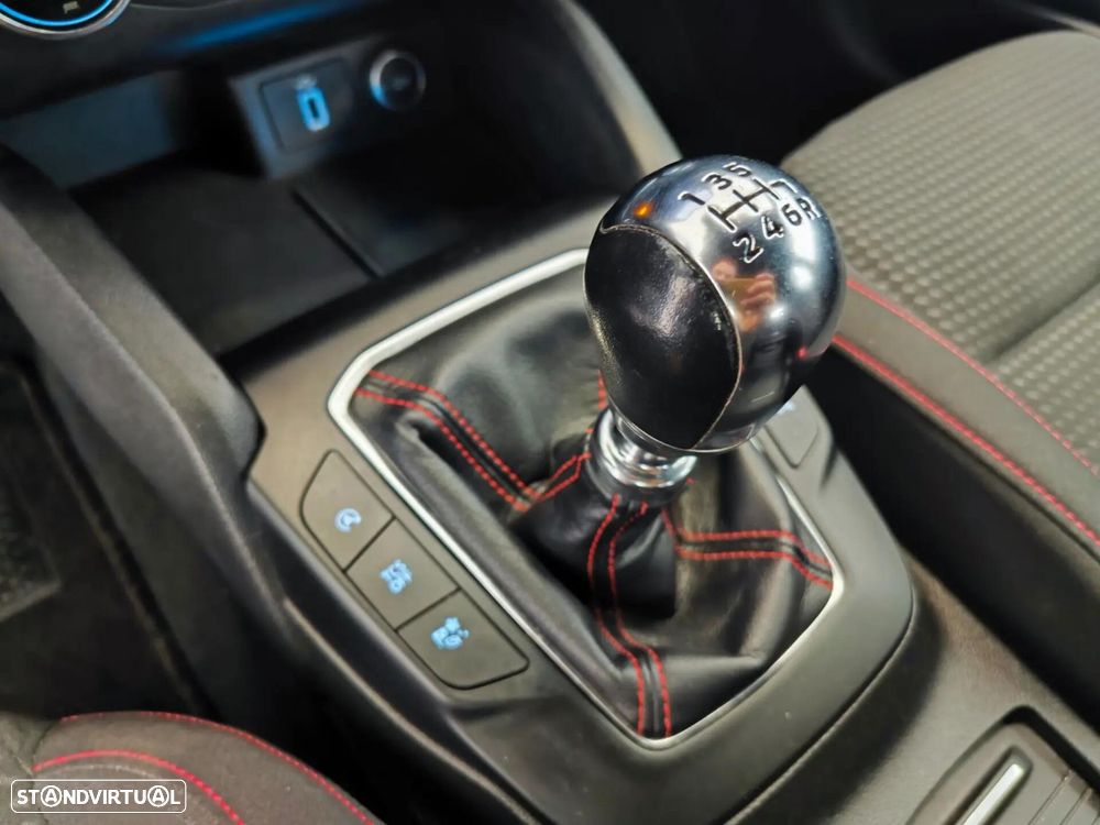 Ford Focus 1.0 EcoBoost ST-Line - 47
