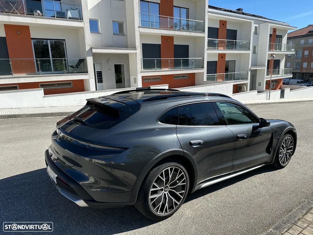 Porsche Taycan Cross Turismo 4 - 10