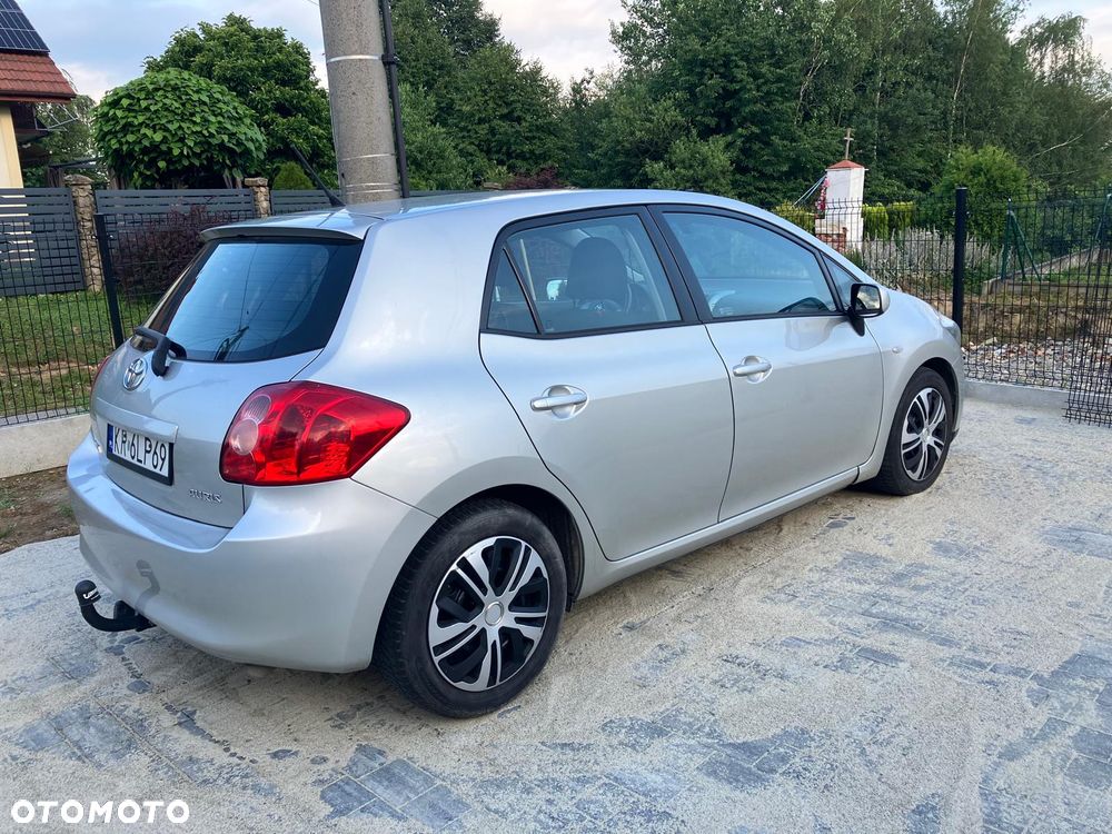 Toyota Auris 2.0 D-4D Sol - 2