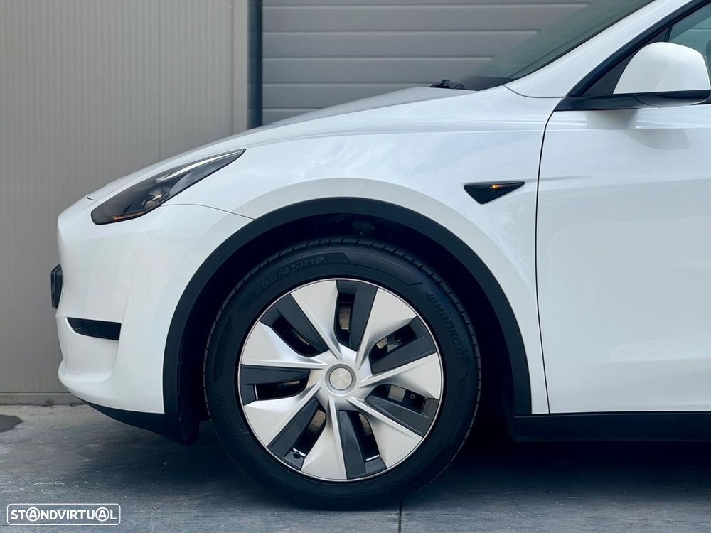 Tesla Model Y Standard Long Range RWD - 25