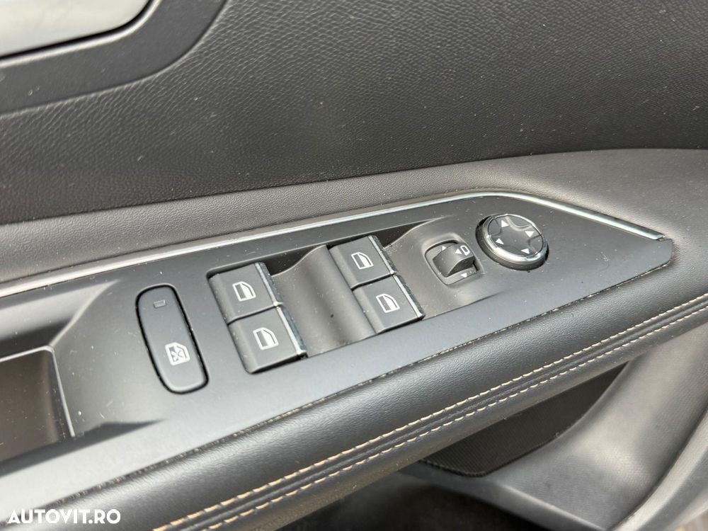Peugeot 3008 1.2 PureTech 130 EAT8 GT - 31