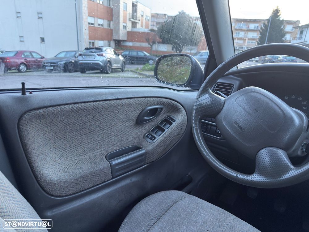 Suzuki Grand Vitara Metal Top 2.0 TDi - 8