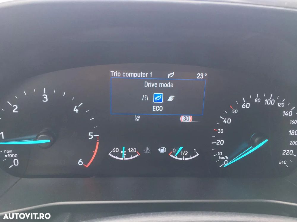 Ford Focus Turnier 1.5 EcoBlue Start-Stopp-System TITANIUM DESIGN - 25