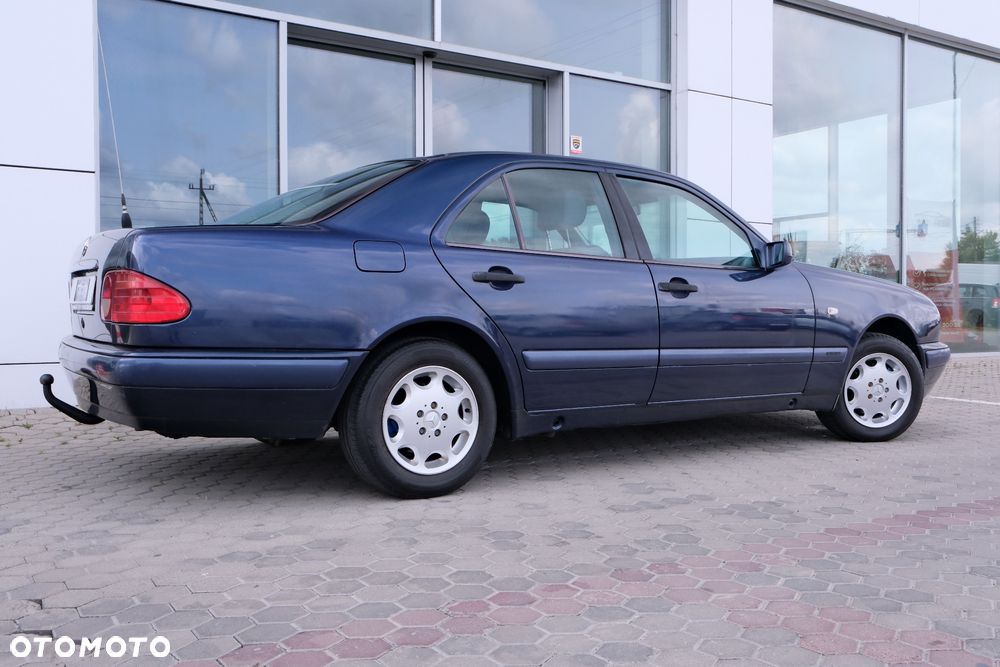 Mercedes-Benz Klasa E 200 CDI Classic - 9
