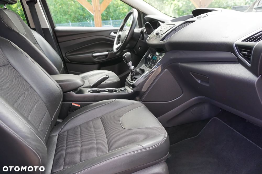 Ford Kuga 2.0 TDCi 2x4 Titanium - 16