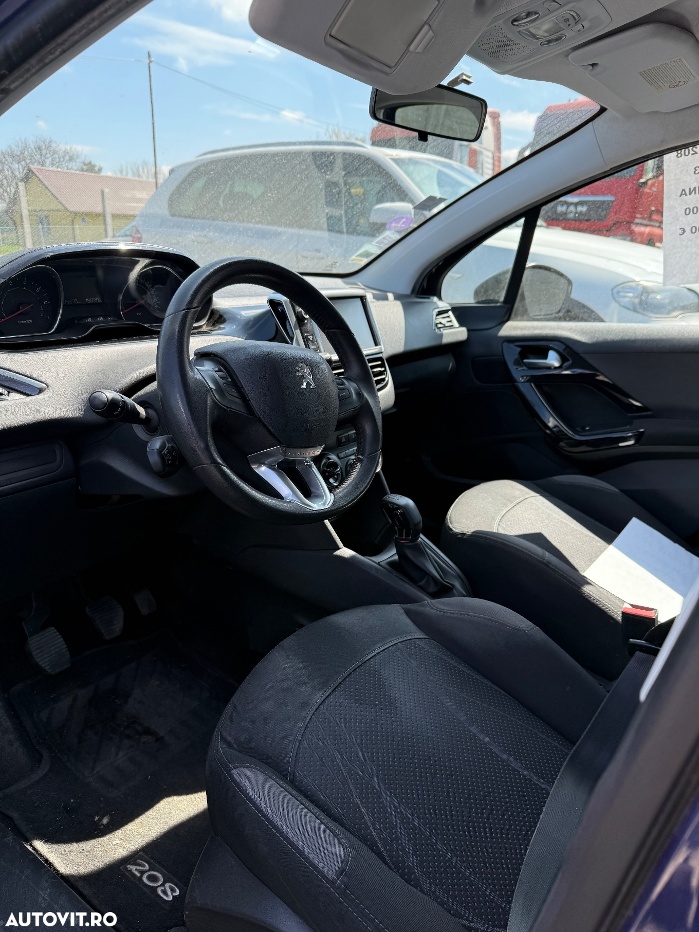 Peugeot 208 1.2 L PureTech Active - 11