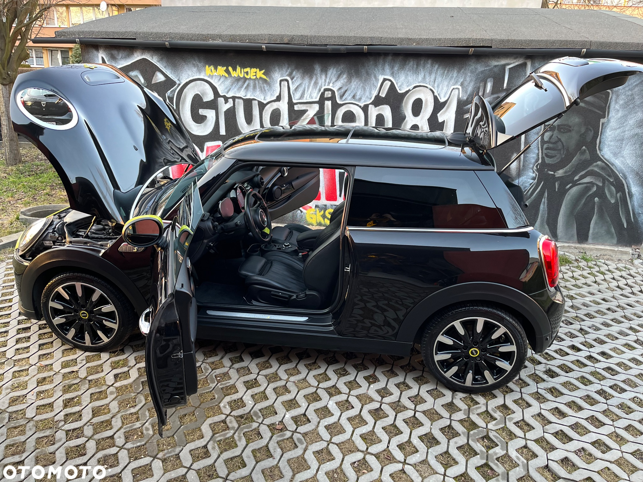 MINI Cooper SE Yours Trim - 3