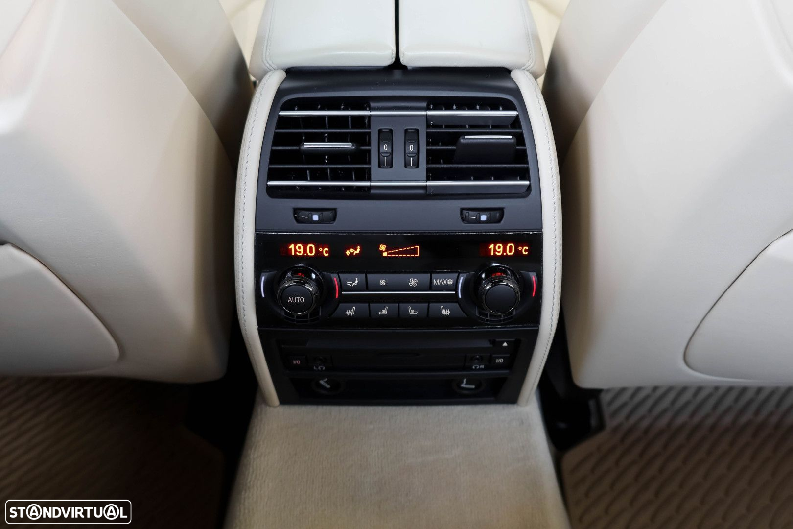BMW 760 i Pack M - 25