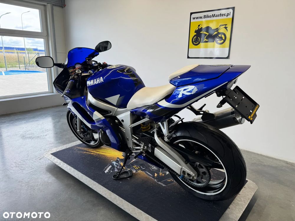 Yamaha R6 - 6