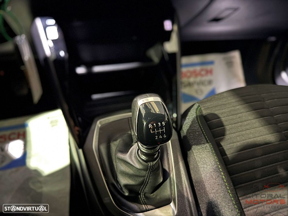 Peugeot 2008 1.2 PureTech SE Style - 28