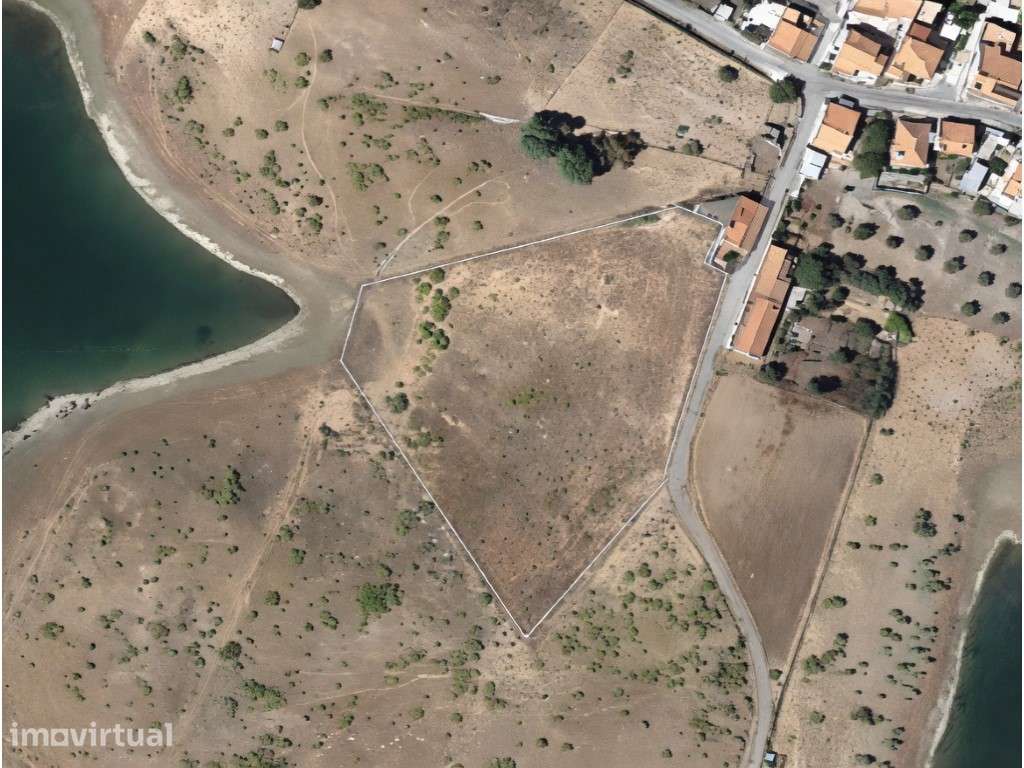 Aldeia da Estrela - área de construção aprovada de 754 m2 junto a á... - Grande imagem: 2/6