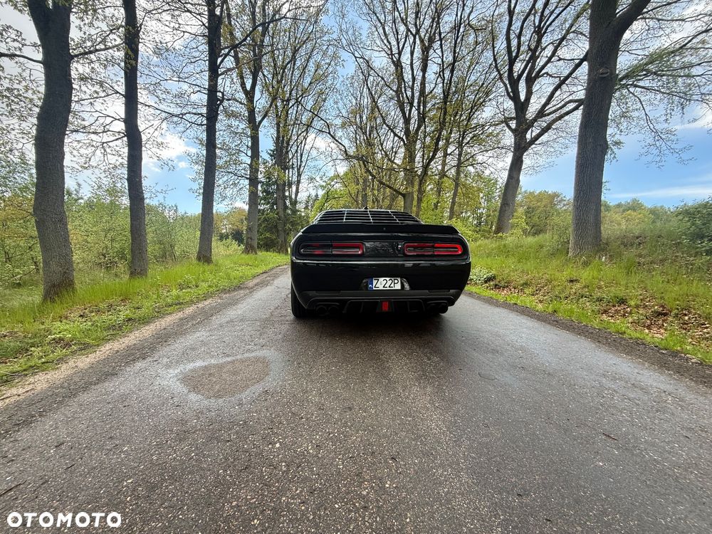 Dodge Challenger - 17