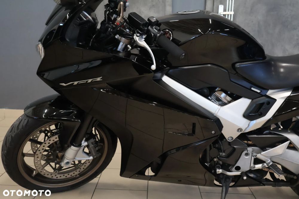 Honda VFR - 8