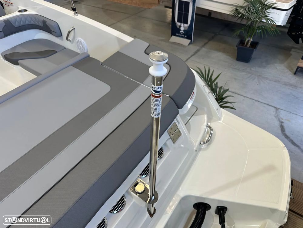 Bayliner VR6 OB - 10