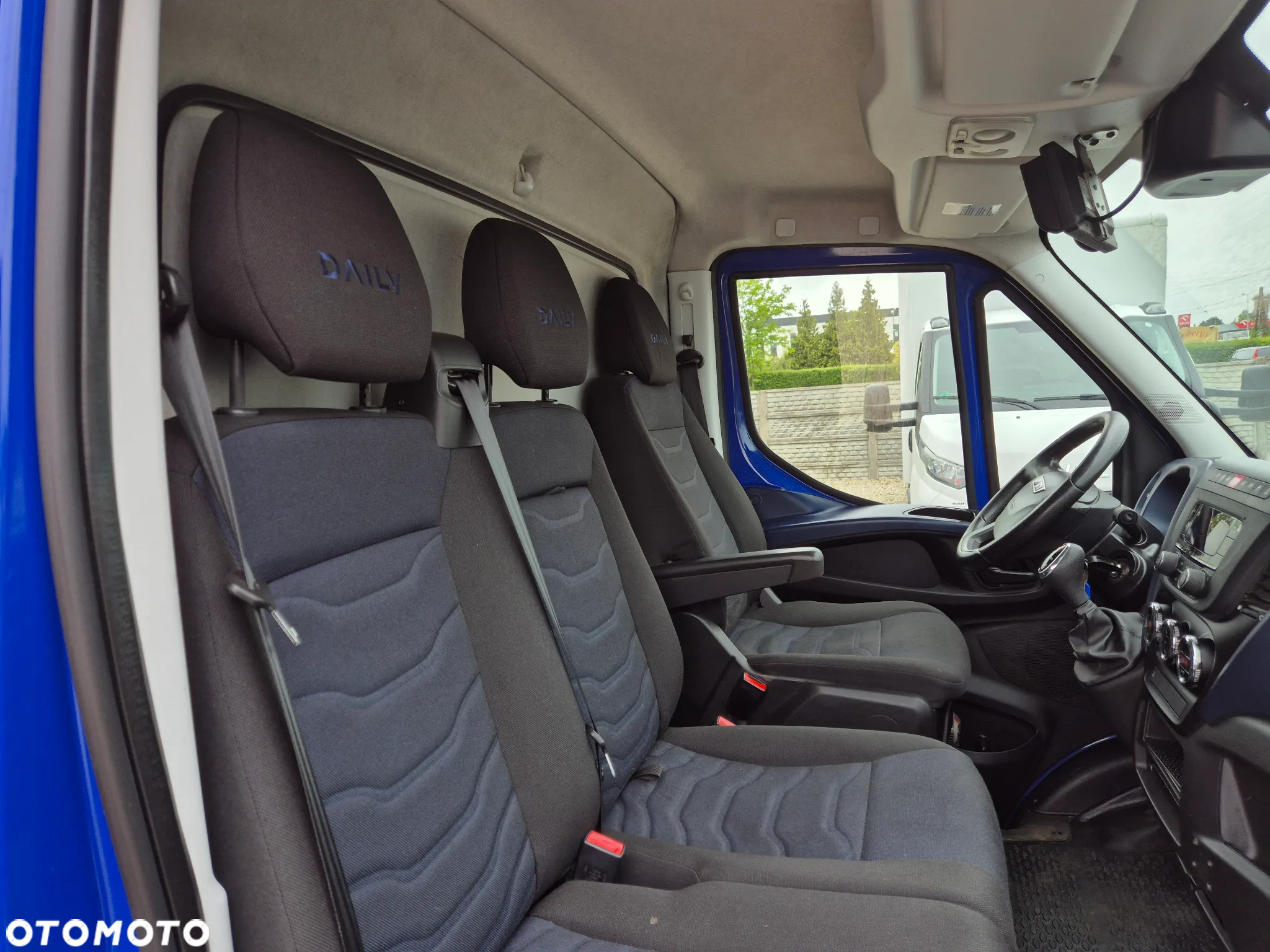 Iveco Daily 40C18 Hi-Matic 3.0 HPi, kontener 8PAL, winda 750KG - 19