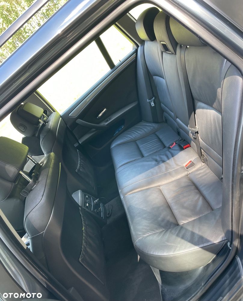 BMW Seria 5 525d - 13