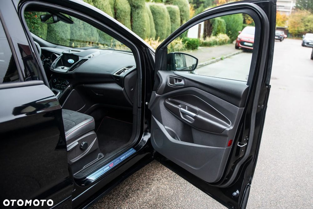 Ford Kuga 1.5 EcoBoost 2x4 ST-Line - 36